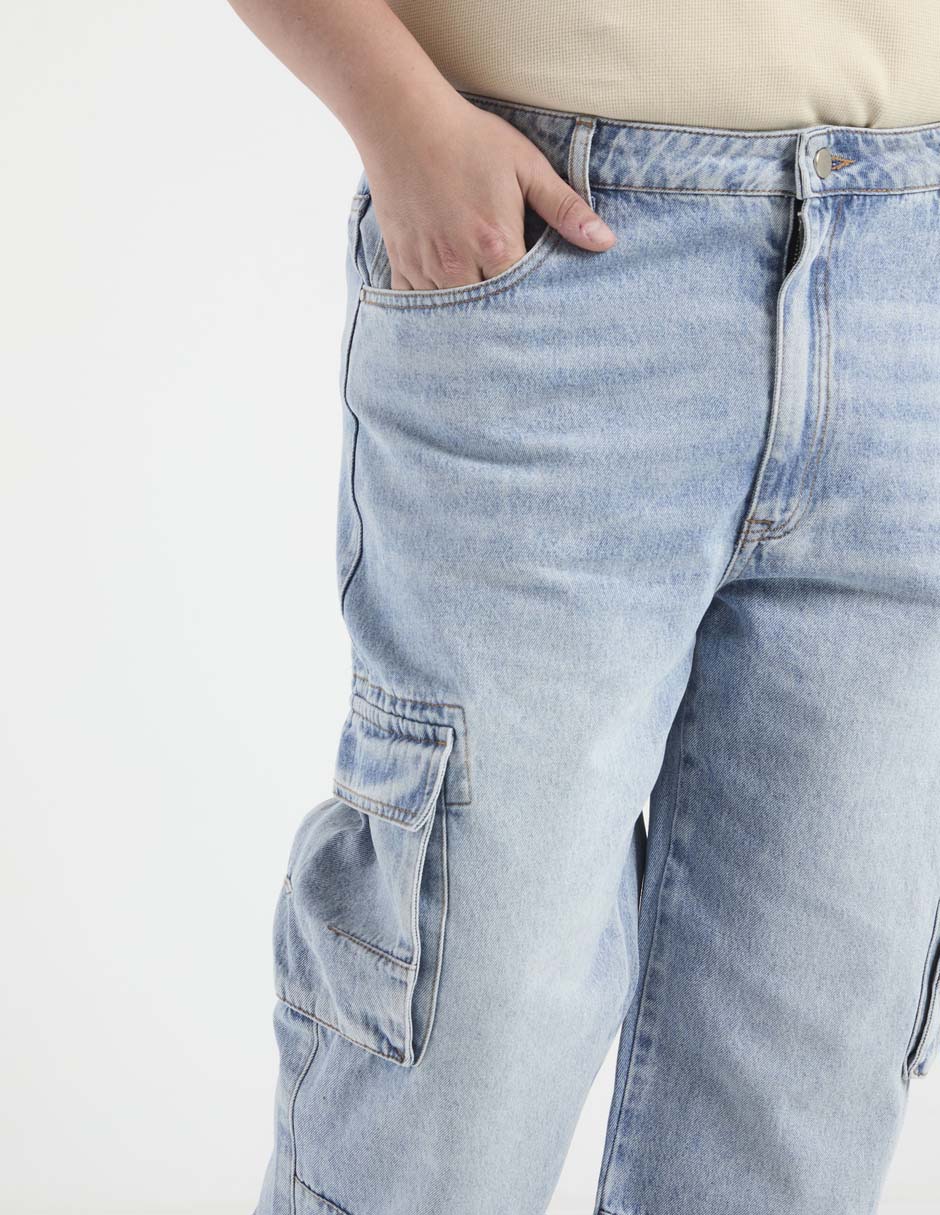 Jeans cargo straight lavado claro para hombre 4